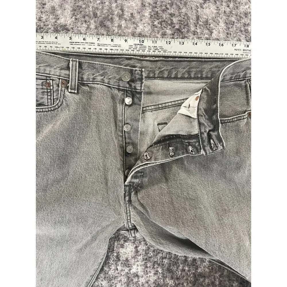 Levis 501 Original Fit Mens 36x31 Grey Straight Leg Button Fly Jeans 00501-2370